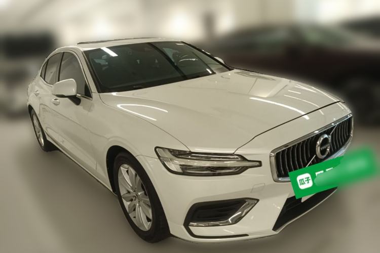 Used Volvo S60 2020 T3 SmartDrive Luxury Edition Front Right 45 Deg