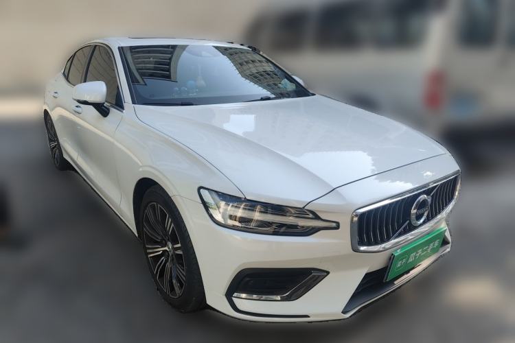 Used Volvo S60 2020 T4 Zhiyuan Luxury Edition Front Right 45 Deg