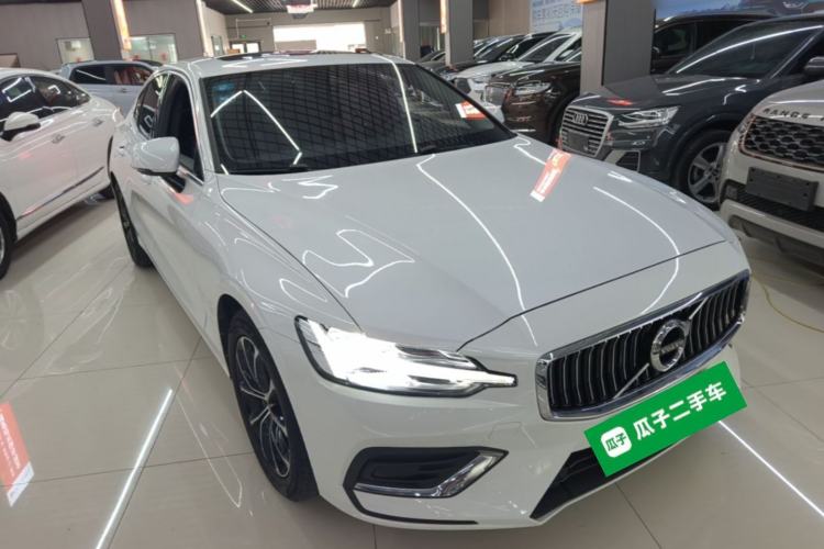 Used Volvo S60 2020 T4 Zhiyi Luxury Edition Front Right 45 Deg