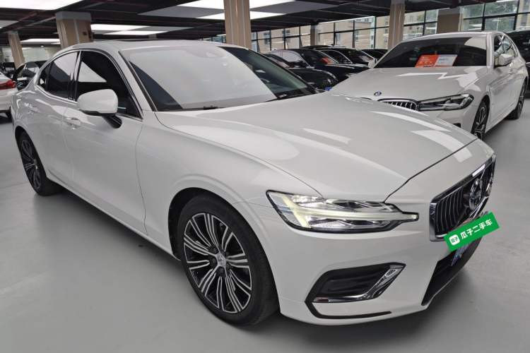 Used Volvo S60 2020 T4 Zhiyuan Luxury Edition Front Right 45 Deg