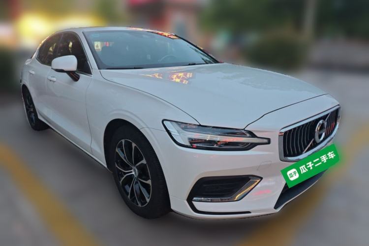 Used Volvo S60 2020 T4 Zhiyi Luxury Edition Front Right 45 Deg