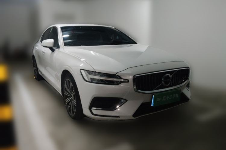 Used Volvo S60 2020 T4 Zhiyuan Luxury Edition Front Right 45 Deg