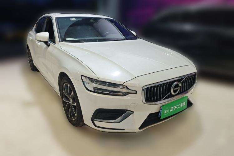 Used Volvo S60 2020 T4 Zhiyi Luxury Edition Front Right 45 Deg