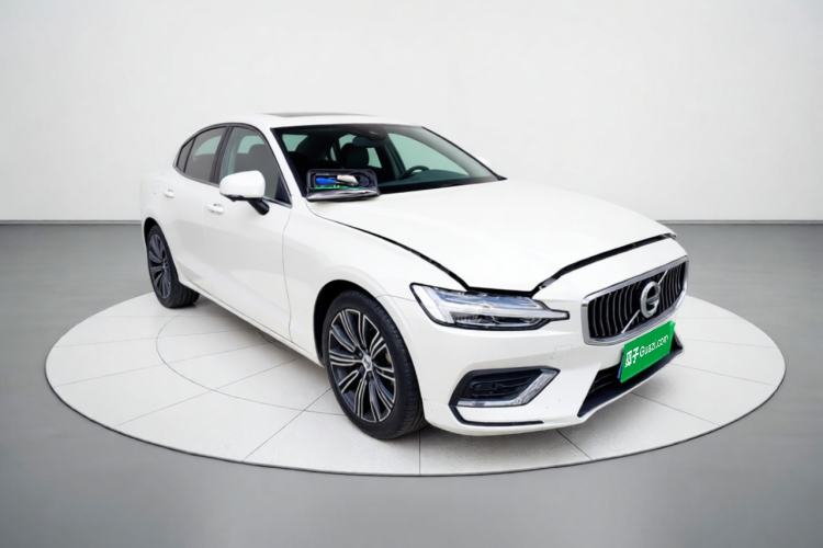 Used Volvo S60 2020 T4 Zhiyuan Luxury Edition Front Right 45 Deg