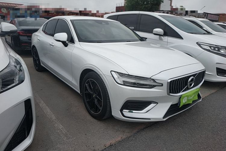 Used Volvo S60 2020 T4 Zhiyi Luxury Edition Front Right 45 Deg