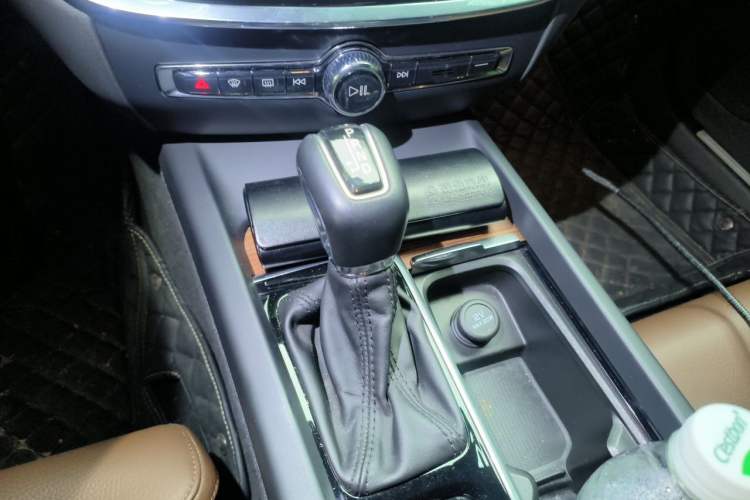 Used Volvo S60 2020 T4 Zhiyuan Luxury Edition Gear Lever
