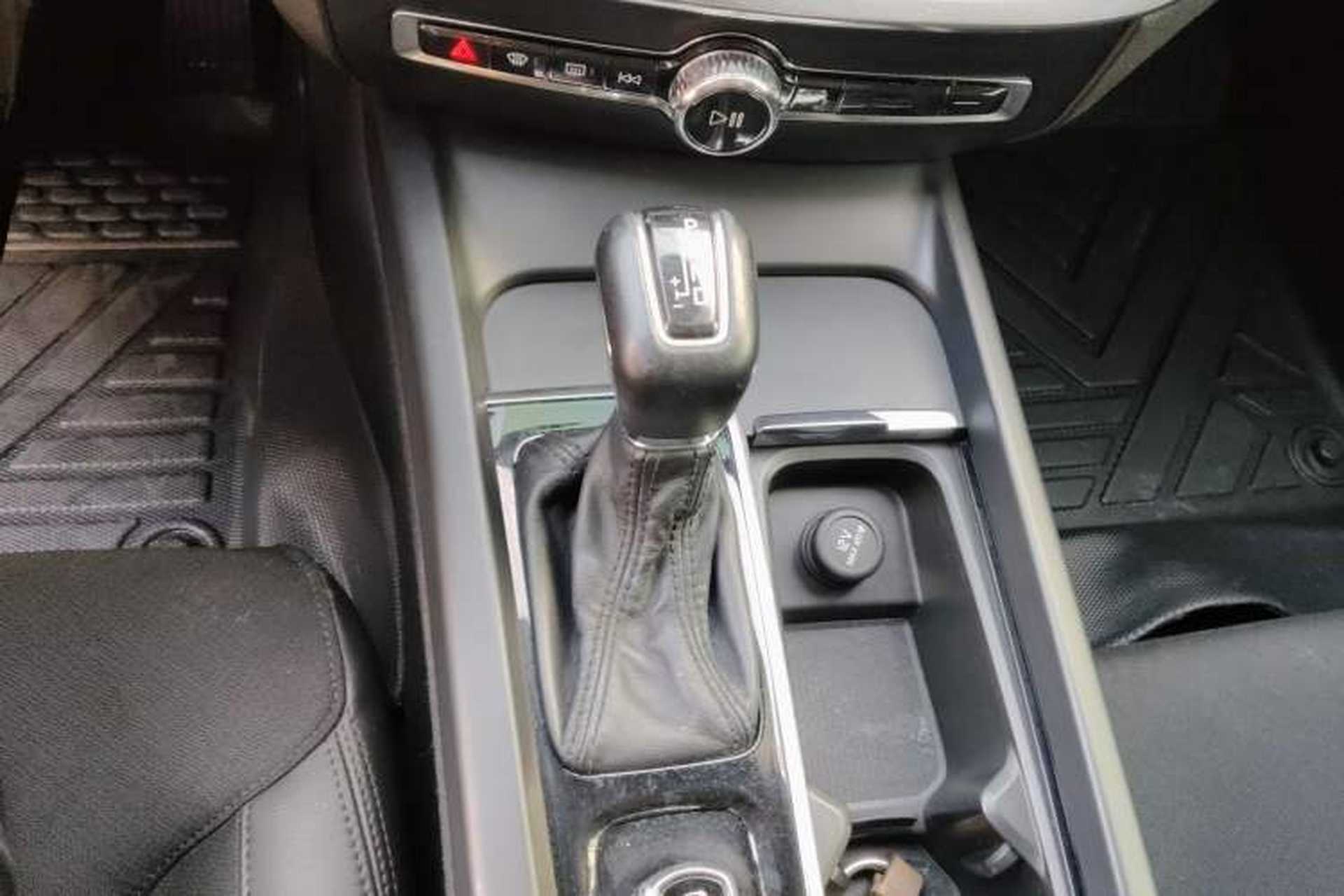 Used Volvo S60 2020 T3 SmartDrive Luxury Edition Gear Lever