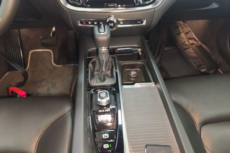 Used Volvo S60 2020 T4 Zhiyi Luxury Edition Gear Lever