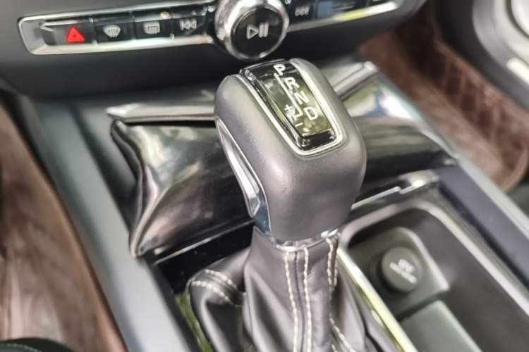 Used Volvo S60 2020 T4 Zhiyuan Sport Edition Gear Lever