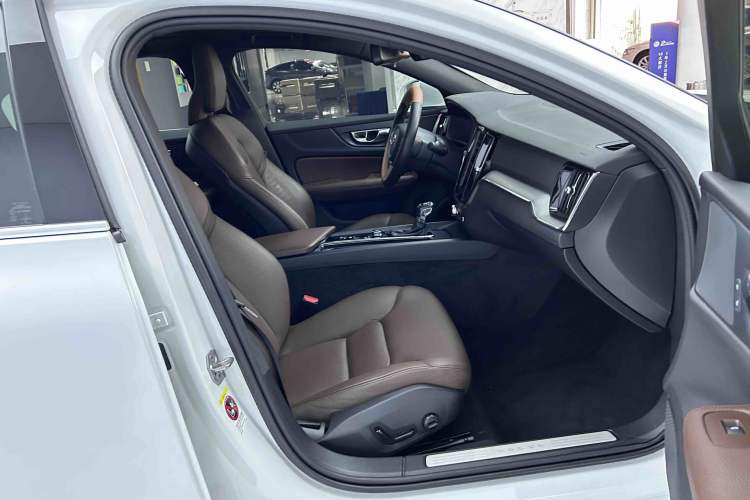 Used Volvo S60 2020 T4 Zhiyi Luxury Edition Interior 3