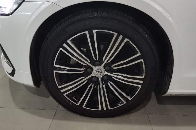 Used Volvo S60 2020 T4 Zhiyuan Luxury Edition Left Front Wheel Hub