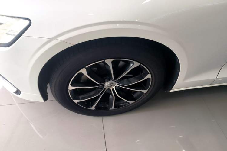 Used Volvo S60 2020 T4 Zhiyi Luxury Edition Left Front Wheel Hub