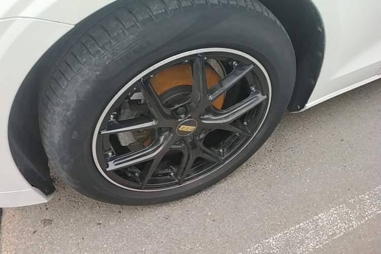 Used Volvo S60 2020 T4 Zhiyi Luxury Edition Left Front Wheel Hub