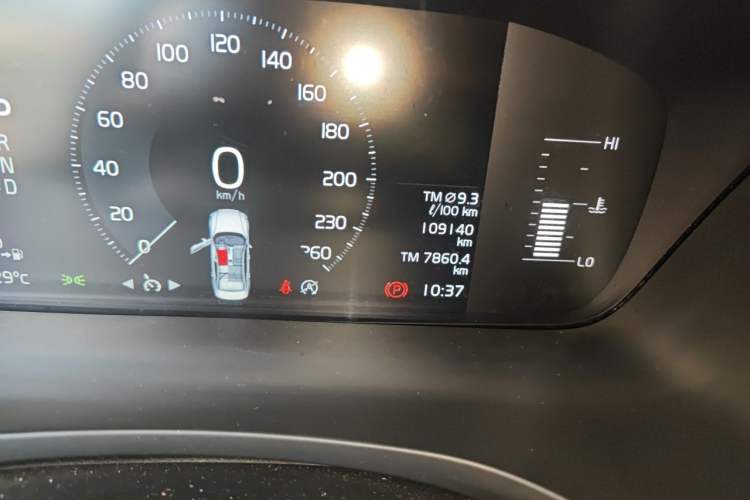 Used Volvo S60 2020 T4 Zhiyi Luxury Edition Odometer Close Up