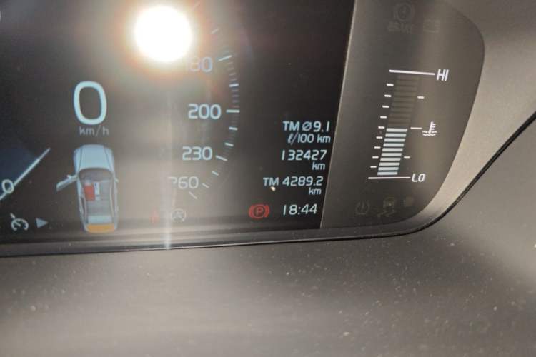 Used Volvo S60 2020 T4 Zhiyi Luxury Edition Odometer Close Up