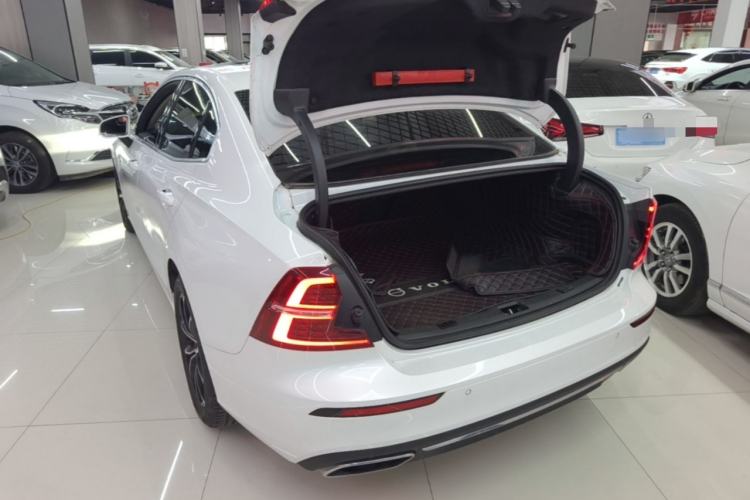 Used Volvo S60 2020 T4 Zhiyi Luxury Edition Rear Left 45 Deg