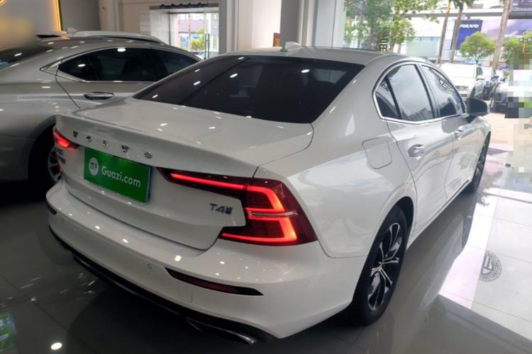 Used Volvo S60 2020 T4 Zhiyi Luxury Edition Rear Right 45 Deg