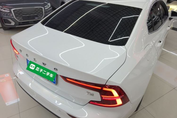 Used Volvo S60 2020 T4 Zhiyi Luxury Edition Rear Right 45 Deg
