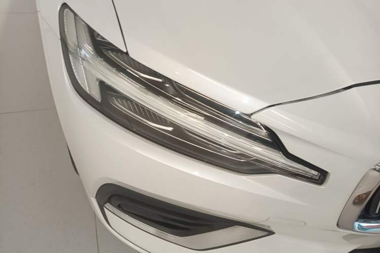 Used Volvo S60 2020 T3 SmartDrive Luxury Edition Right Front Headlight