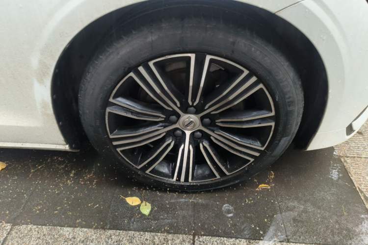 Used Volvo S60 2020 T4 Zhiyuan Luxury Edition Right Front Wheel Hub