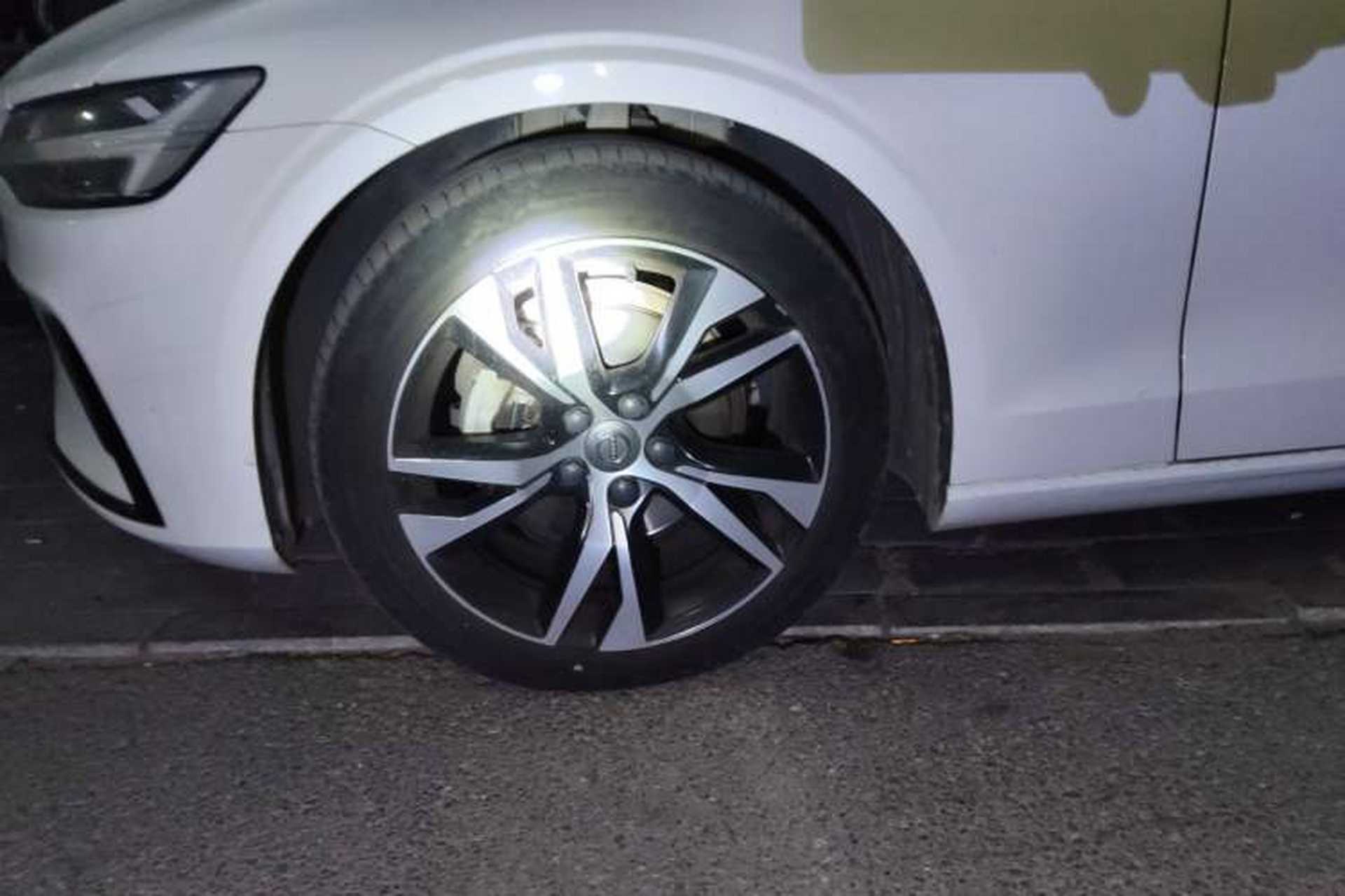Used Volvo S60 2020 T4 Zhiyuan Sport Edition Right Front Wheel Hub