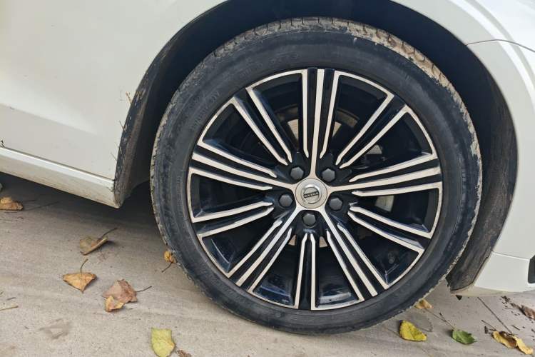 Used Volvo S60 2020 T4 Zhiyuan Luxury Edition Right Front Wheel Hub