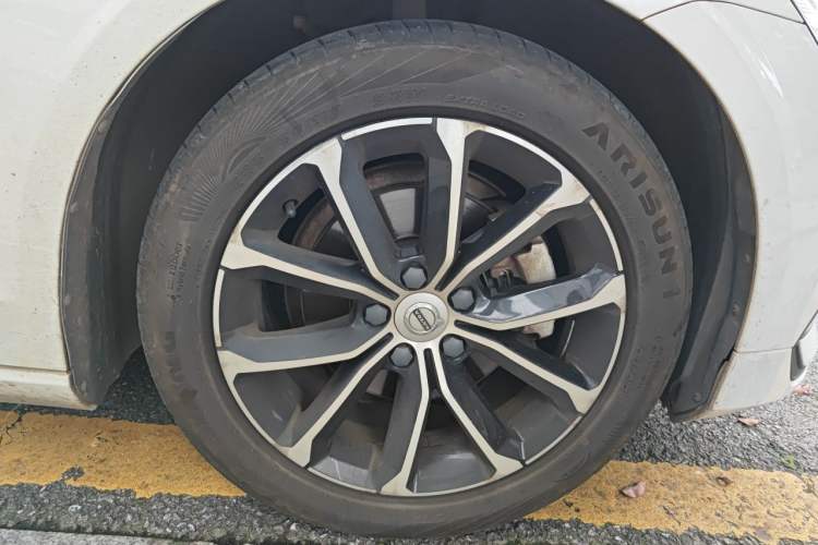 Used Volvo S60 2020 T4 Zhiyi Luxury Edition Right Front Wheel Hub