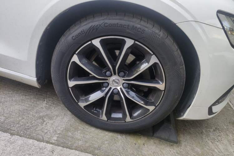Used Volvo S60 2020 T4 Zhiyi Luxury Edition Right Front Wheel Hub