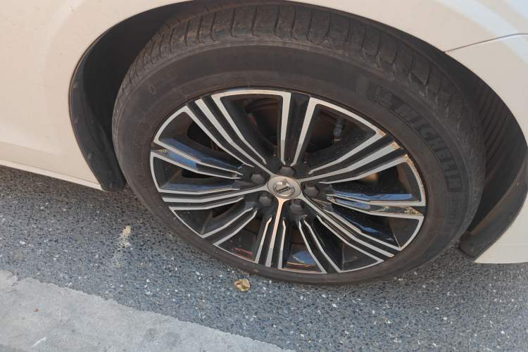 Used Volvo S60 2020 T4 Zhiyi Luxury Edition Right Front Wheel Hub