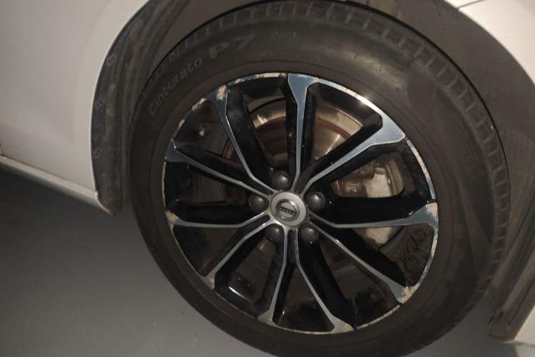 Used Volvo S60 2020 T4 Zhiyi Luxury Edition Right Front Wheel Hub