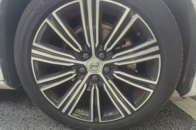 Used Volvo S60 2020 T4 Zhiyuan Luxury Edition Right Front Wheel Hub