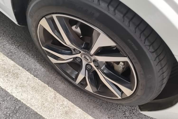 Used Volvo S60 2020 T4 Zhiyuan Sport Edition Right Front Wheel Hub