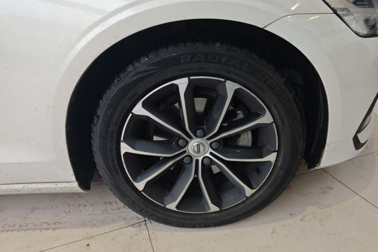 Used Volvo S60 2020 T4 Zhiyi Luxury Edition Right Front Wheel Hub