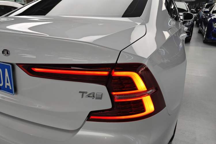 Used Volvo S60 2020 T4 Zhiyuan Luxury Edition Right Rear Taillight