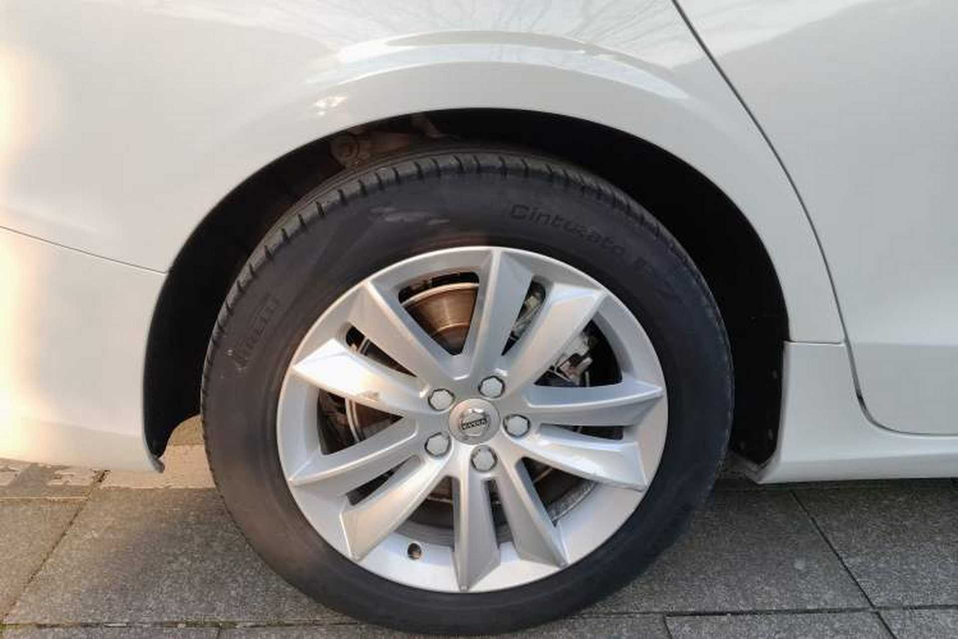 Used Volvo S60 2020 T3 SmartDrive Luxury Edition Right Rear Wheel Hub