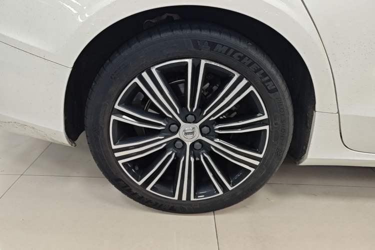 Used Volvo S60 2020 T4 Zhiyuan Luxury Edition Right Rear Wheel Hub