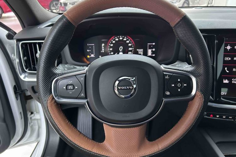 Used Volvo S60 2020 T4 Zhiyi Luxury Edition Steering Wheel