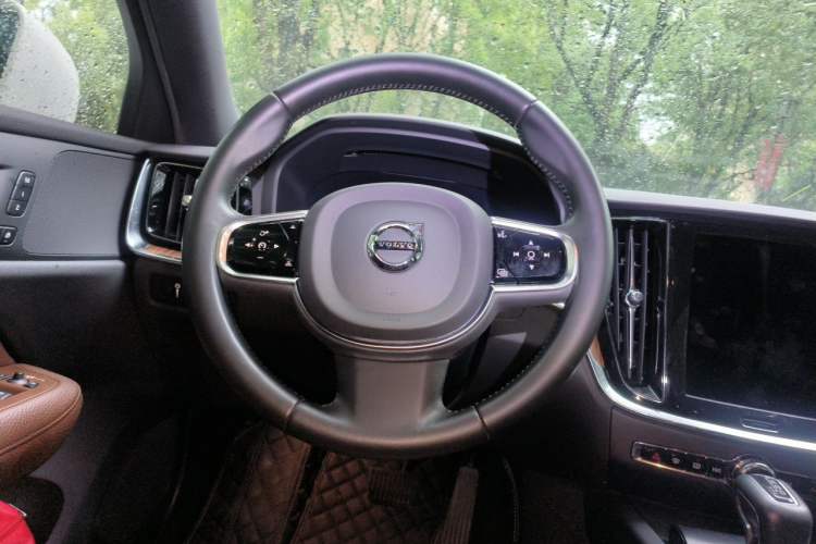 Used Volvo S60 2020 T4 Zhiyuan Luxury Edition Steering Wheel