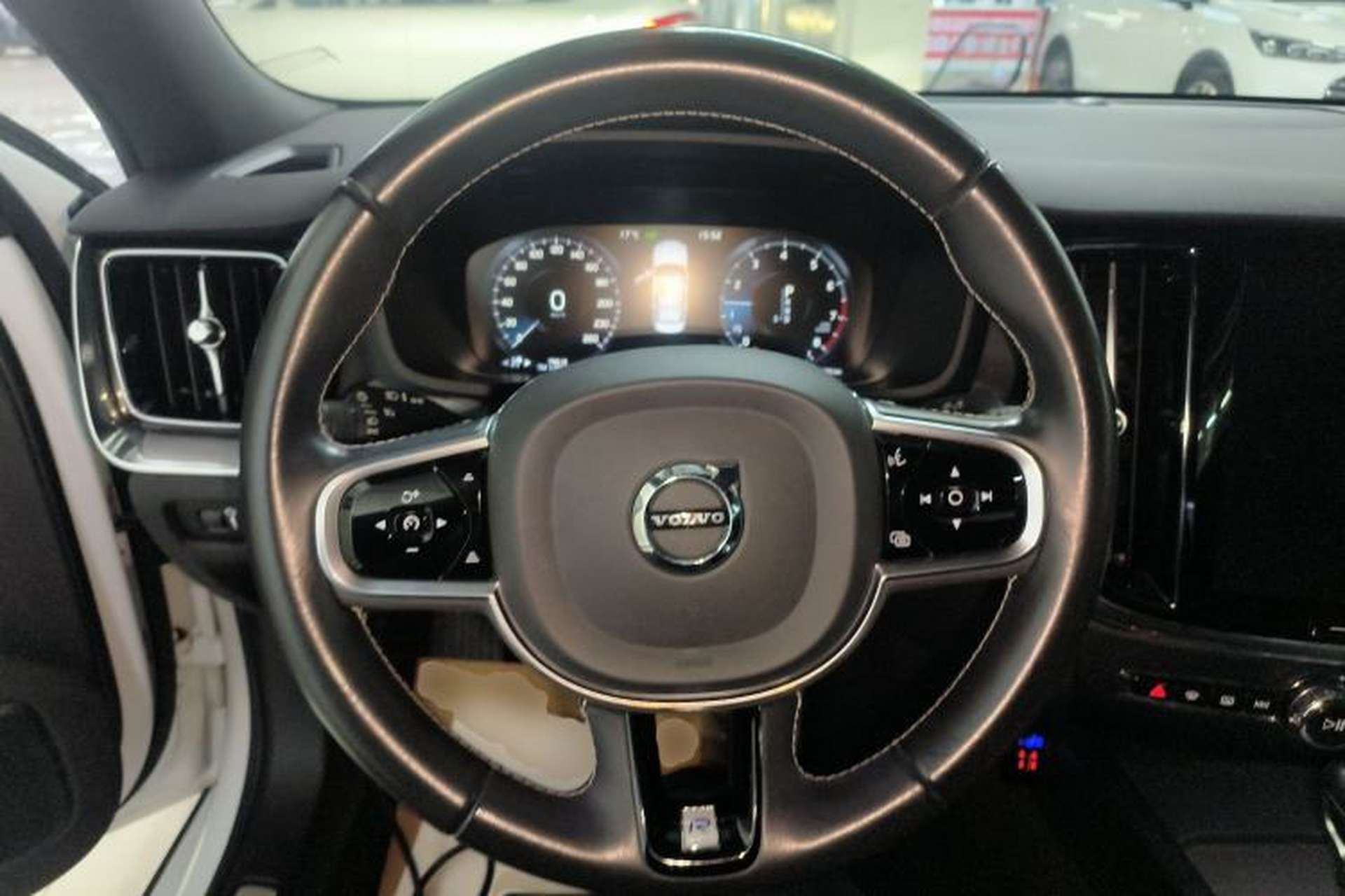 Used Volvo S60 2020 T4 Zhiyuan Sport Edition Steering Wheel
