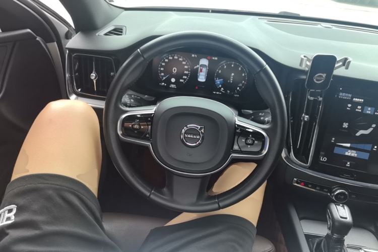 Used Volvo S60 2020 T4 Zhiyuan Sport Edition Steering Wheel