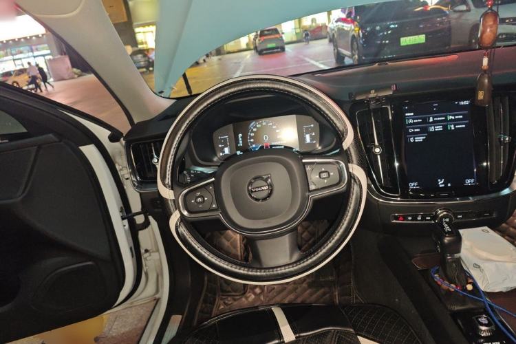 Used Volvo S60 2020 T4 Zhiyi Luxury Edition Steering Wheel