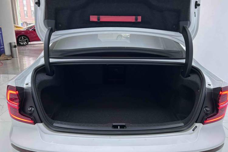 Used Volvo S60 2020 T4 Zhiyi Luxury Edition Trunk