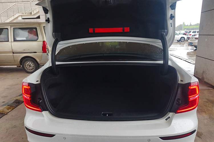 Used Volvo S60 2020 T4 Zhiyi Luxury Edition Trunk