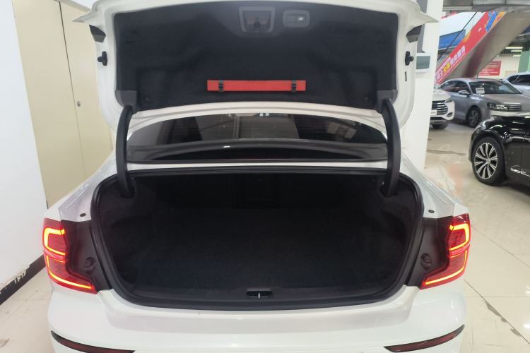 Used Volvo S60 2020 T4 Zhiyuan Sport Edition Trunk