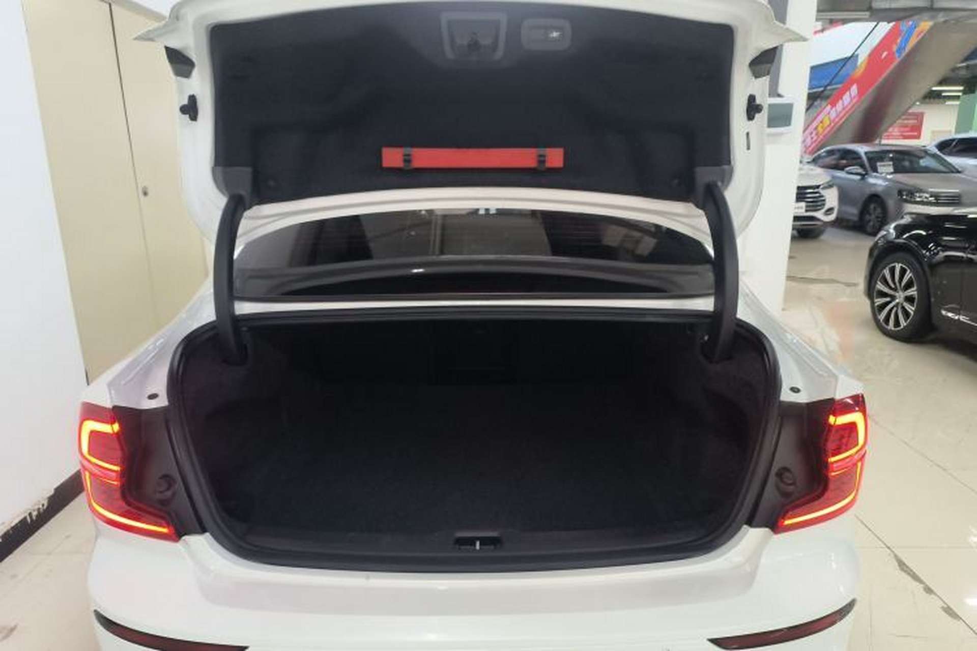 Used Volvo S60 2020 T4 Zhiyuan Sport Edition Trunk