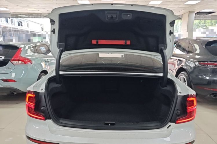 Used Volvo S60 2020 T4 Zhiyuan Luxury Edition Trunk