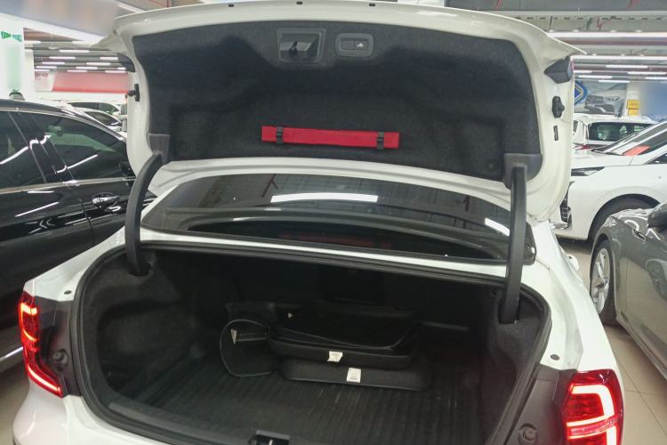 Used Volvo S60 2020 T4 Zhiyuan Sport Edition Trunk
