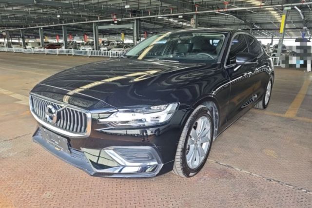 Używany Volvo S60 2021 T3 SmartDrive Luxury Edition