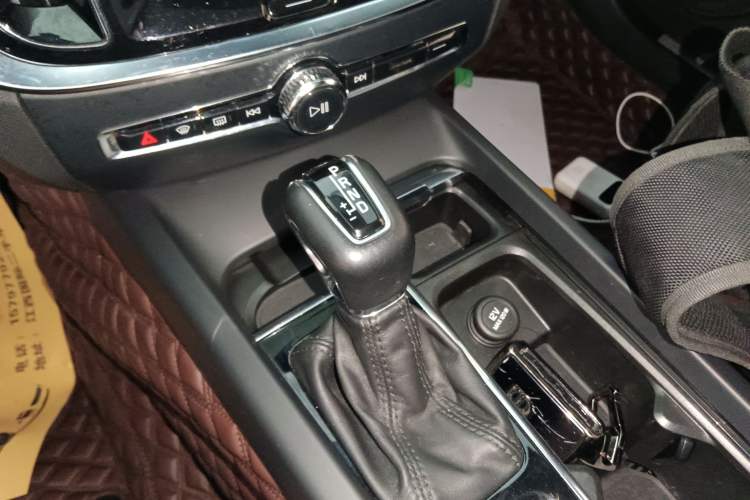 Used Volvo S60 2021 T4 Zhiyi Luxury Edition Gear Lever