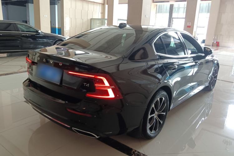 Used Volvo S60 2021 T4 Zhiyi Luxury Edition Rear Right 45 Deg